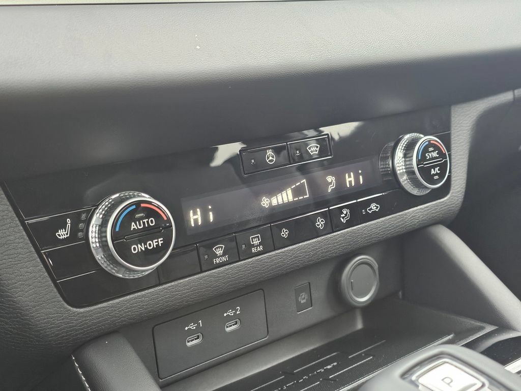 New 2026 Mitsubishi Outlander SE AWD/4WD image 21