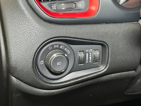 Used 2023 Jeep Renegade Trailhawk AWD/4WD image 21