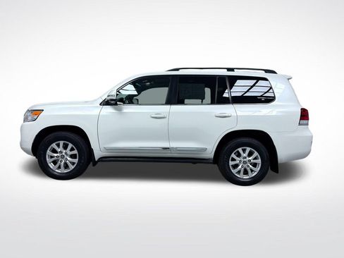 Used 2016 Toyota Land Cruiser AWD/4WD image 11