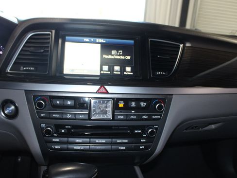 Used 2018 Genesis G80 3.8 image 17