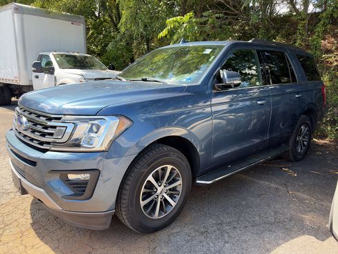 Used 2019 Ford Expedition XLT w/ Equipment Group 202A AWD/4WD image 1
