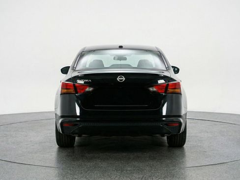 Used 2025 Nissan Altima 2.5 SV FWD image 7