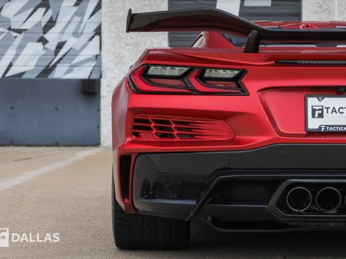 Used 2025 Chevrolet Corvette Z06 RWD image 14
