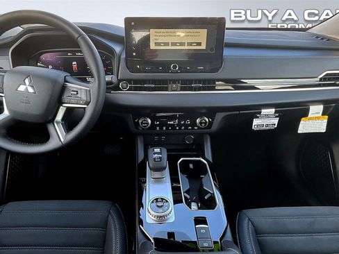 New 2025 Mitsubishi Outlander SE image 5