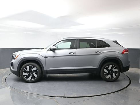 Used 2025 Volkswagen Atlas Cross Sport SE FWD image 10