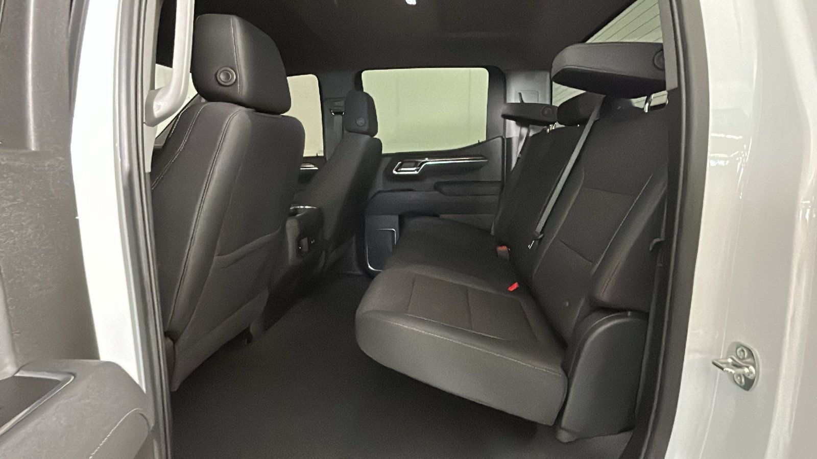 Used 2026 Chevrolet Silverado 1500 LT Trail Boss w/ LPO, Dark Essentials Package AWD/4WD image 31