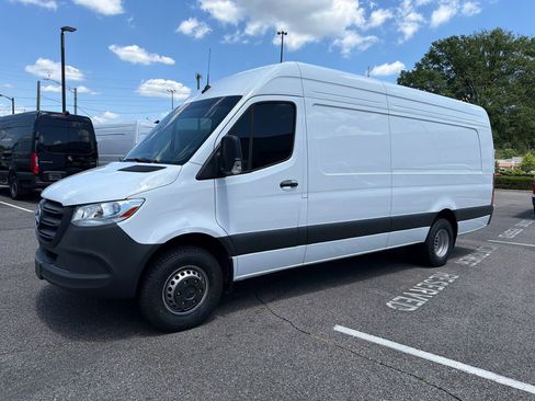 Used 2024 Mercedes-Benz Sprinter 3500 image 5