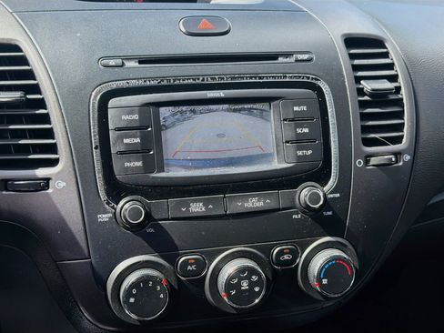 Used 2018 Kia Forte LX w/ LX Rear Camera Package FWD image 13