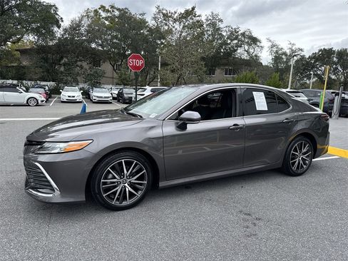 Used 2023 Toyota Camry XLE image 11