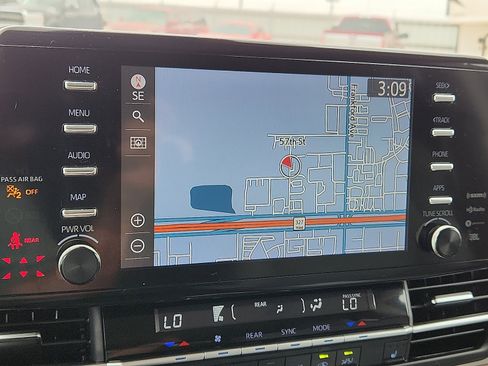 Used 2023 Toyota Sienna XLE w/ XLE Plus Package FWD image 16