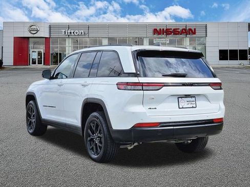 Used 2025 Jeep Grand Cherokee Altitude AWD/4WD image 6