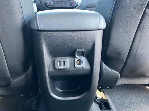 Used 2019 Chevrolet Colorado Z71 AWD/4WD image 33