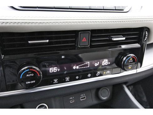 Used 2023 Nissan Rogue SV image 22