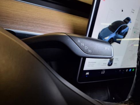 Used 2021 Tesla Model Y Long Range image 9