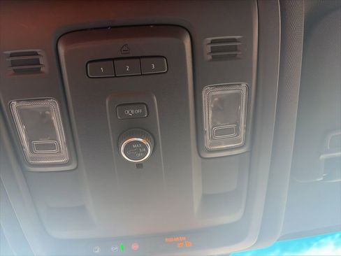 Used 2024 GMC Yukon SLT AWD/4WD image 23
