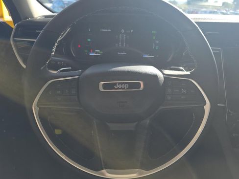 Used 2023 Jeep Grand Cherokee 4WD 4xe w/ Luxury Tech Group II image 8