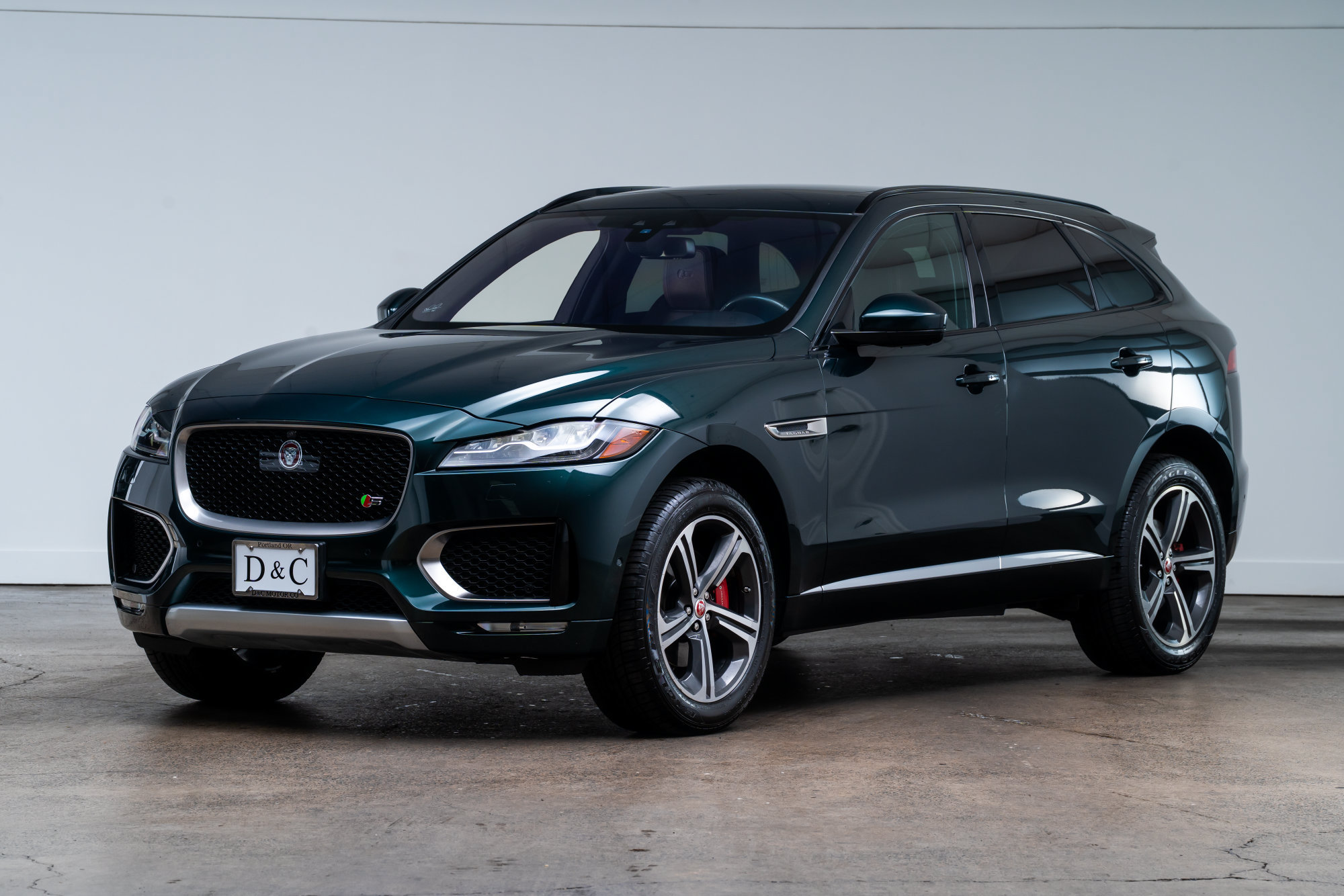 Used 2017 Jaguar F-PACE S AWD/4WD image 3
