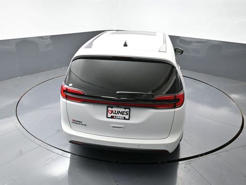 New 2026 Chrysler Pacifica Select image 36
