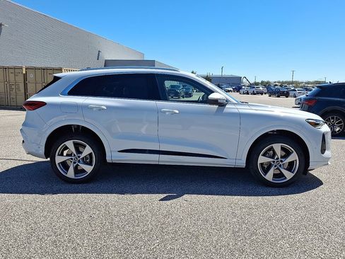 Certified 2025 Audi Q5 Premium Plus AWD/4WD image 7