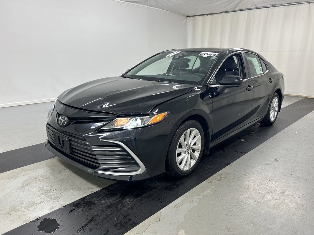 Used 2024 Toyota Camry LE FWD image 5