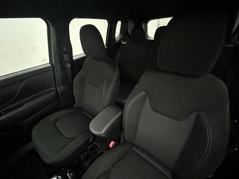 Used 2022 Jeep Renegade Altitude w/ Convenience Group image 28