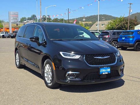 New 2026 Chrysler Pacifica Select FWD image 7