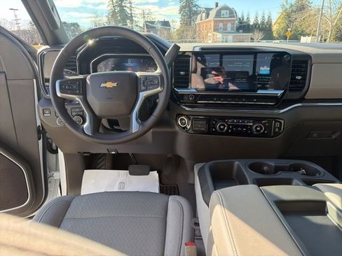 Used 2025 Chevrolet Silverado 2500 LT w/ Convenience Package image 16