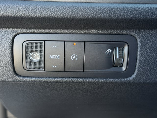 New 2027 Chevrolet Traverse LT w/ Driver Confidence Package FWD image 17