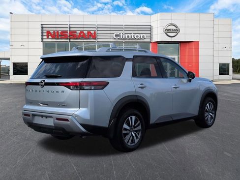 Certified 2025 Nissan Pathfinder SL AWD/4WD image 3