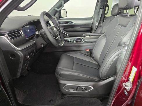 New 2025 Jeep Wagoneer L Series II w/ HD Trailer Tow Package w/25F image 16