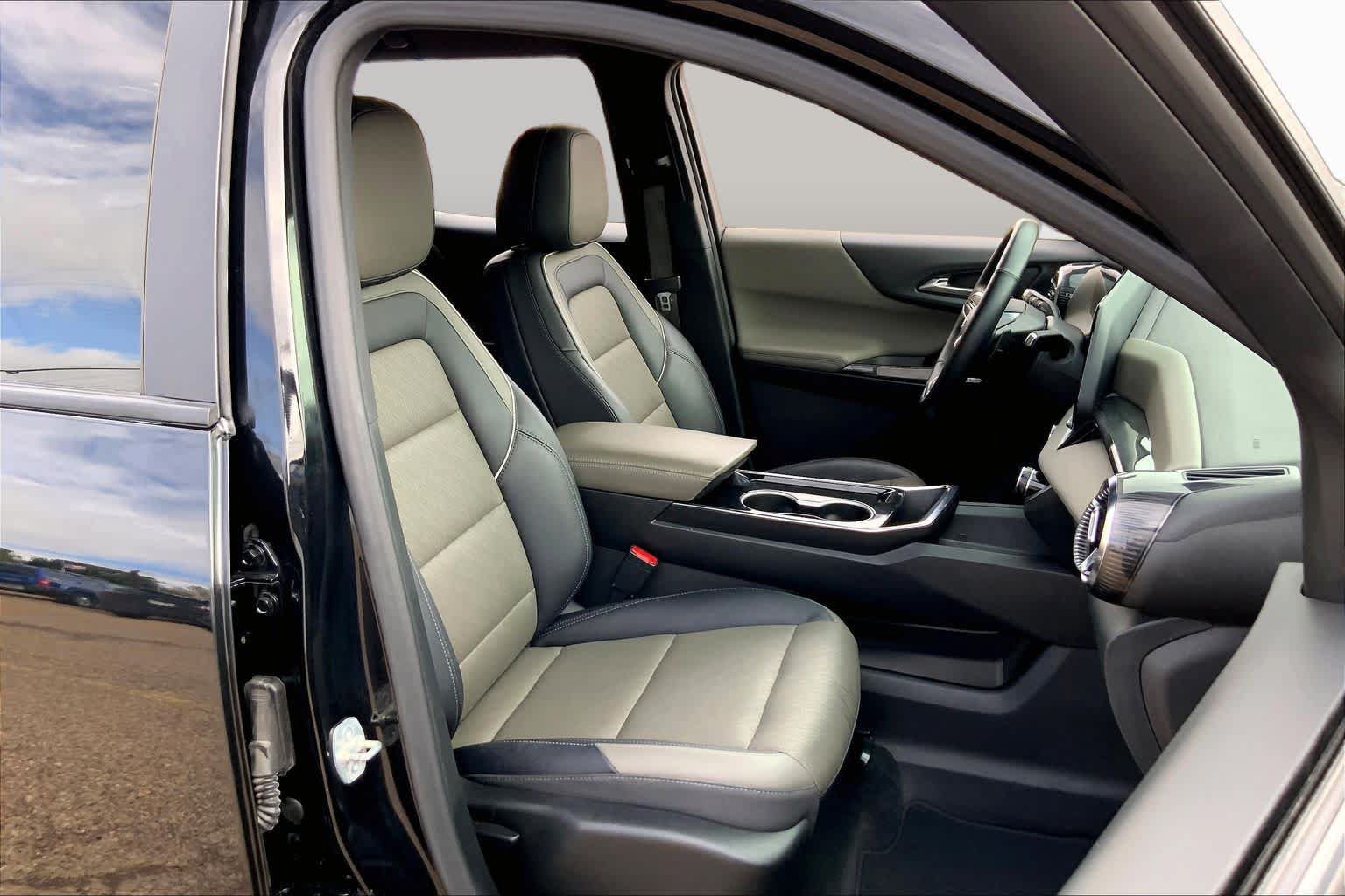 Used 2025 Chevrolet Equinox LT w/ Convenience Package II FWD image 8