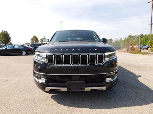 Used 2024 Jeep Wagoneer Series II w/ Flexible Seating Group AWD/4WD image 3