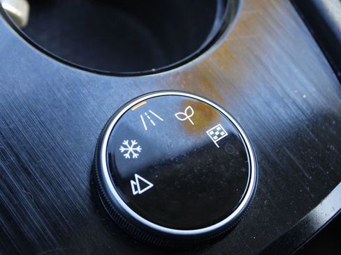 Used 2023 Nissan Rogue S image 38