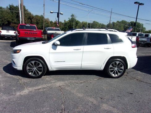 Used 2019 Jeep Cherokee Overland w/ Technology Group FWD image 2