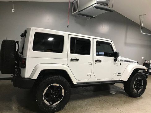 Used 2014 Jeep Wrangler Unlimited Sahara image 3