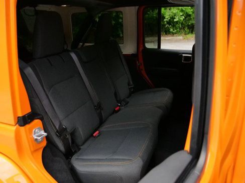 Used 2025 Jeep Wrangler Unlimited Sahara AWD/4WD image 27