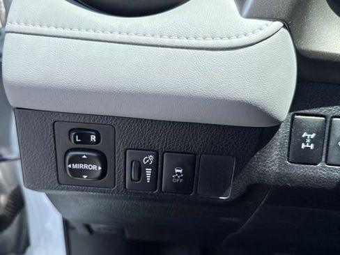 Used 2015 Toyota RAV4 Limited AWD/4WD image 17