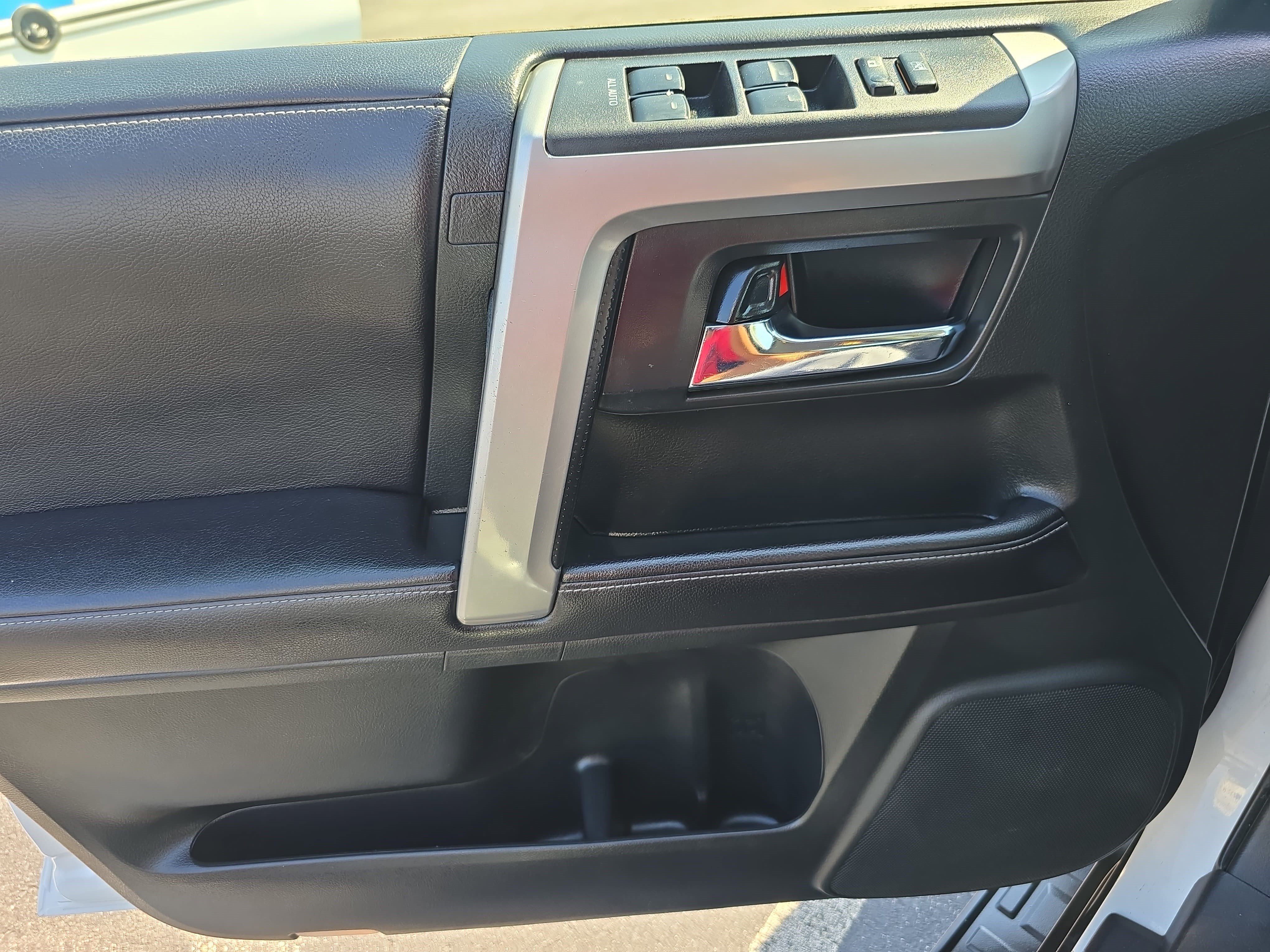 Used 2017 Toyota 4Runner SR5 AWD/4WD image 26