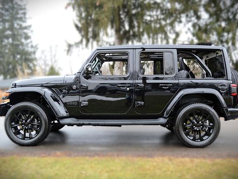 Used 2023 Jeep Wrangler Unlimited Sahara image 8