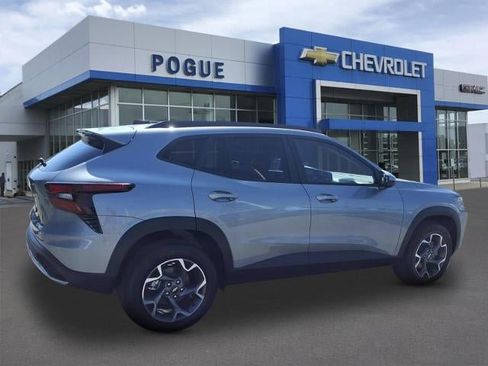 New 2026 Chevrolet Trax LT FWD image 2