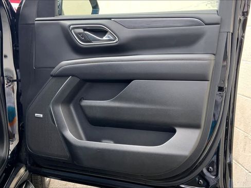 Used 2023 GMC Yukon XL SLT w/ SLT Luxury Package image 28