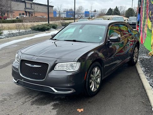 Used 2017 Chrysler 300 Limited image 3