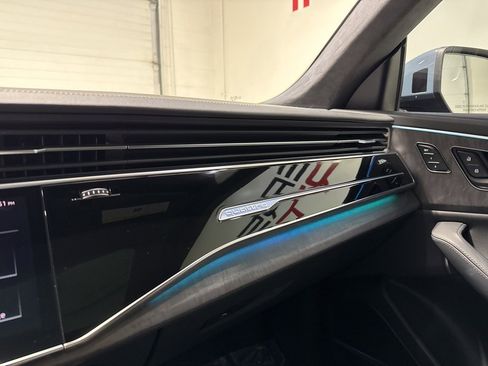 Used 2023 Audi Q8 Prestige w/ Prestige Package image 17