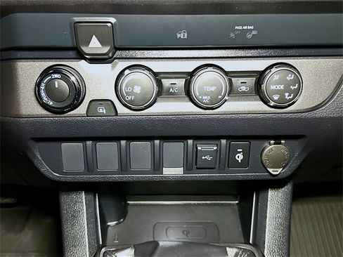 Used 2020 Toyota Tacoma TRD Sport image 29