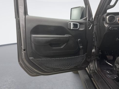 Used 2022 Jeep Gladiator Sport AWD/4WD image 9