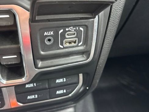 Used 2021 Jeep Wrangler Unlimited Rubicon AWD/4WD image 31