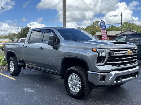 Used 2024 Chevrolet Silverado 2500 LTZ AWD/4WD image 2
