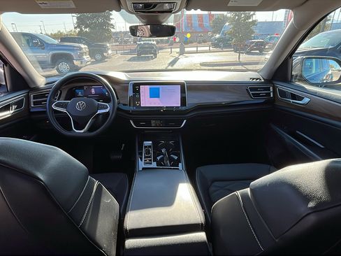 Used 2024 Volkswagen Atlas SE image 25