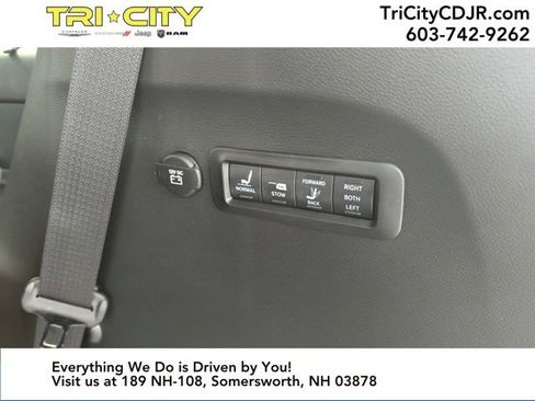 New 2026 Chrysler Pacifica Pinnacle image 23