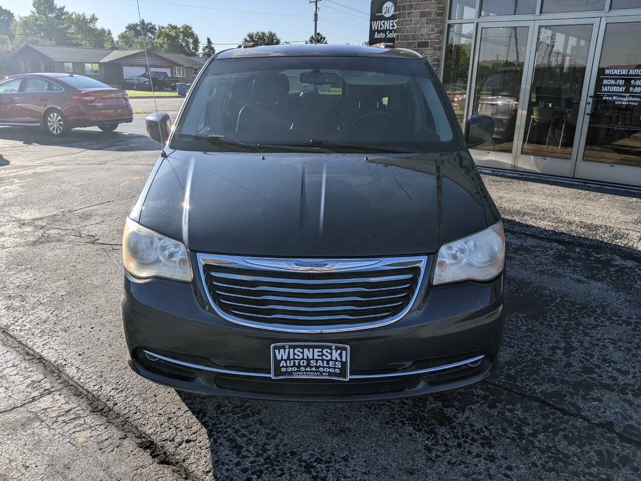 Used 2014 Chrysler Town & Country Touring FWD image 8